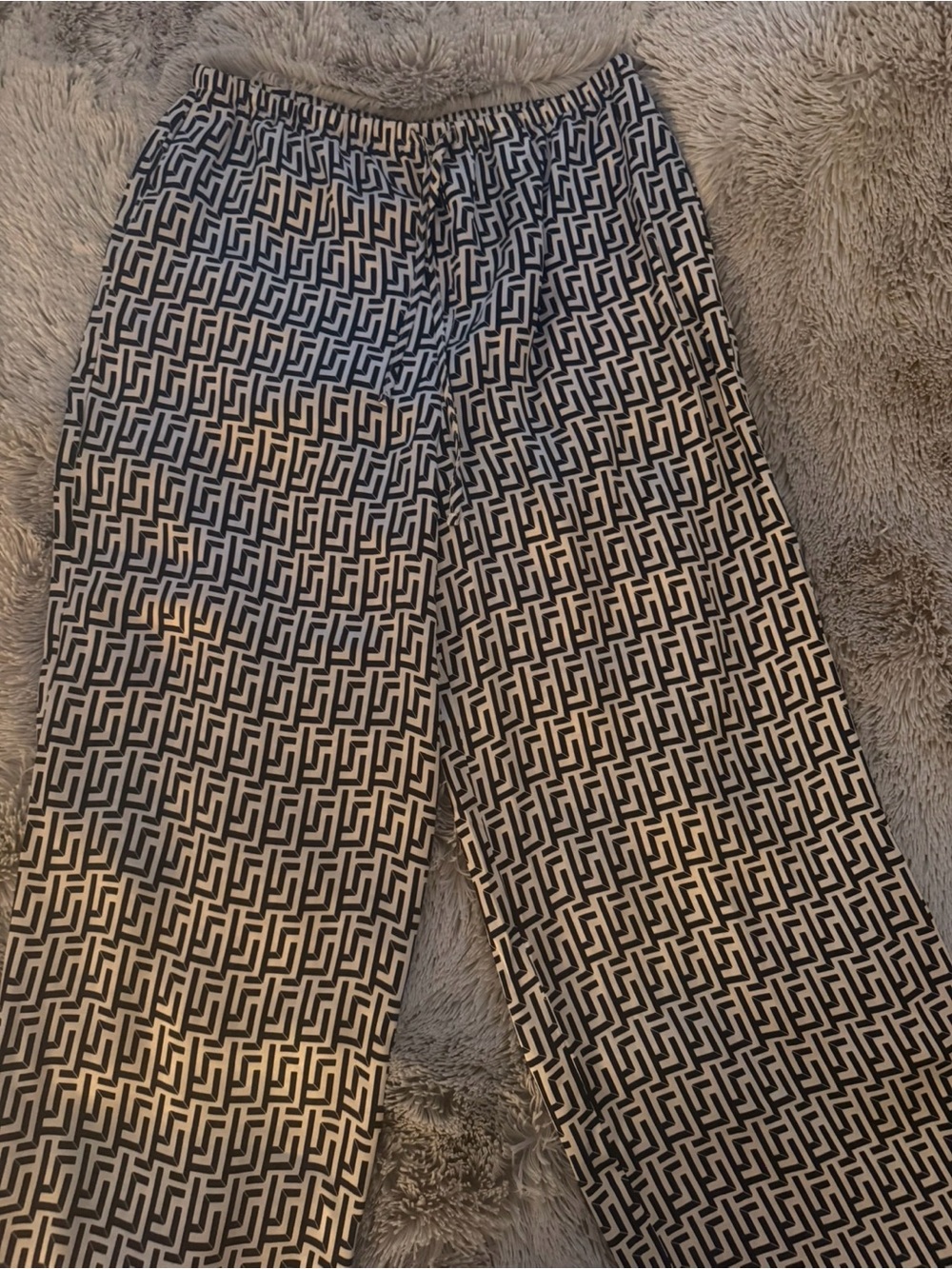 Express Wide-Leg Pants in Black and White Geometric Print